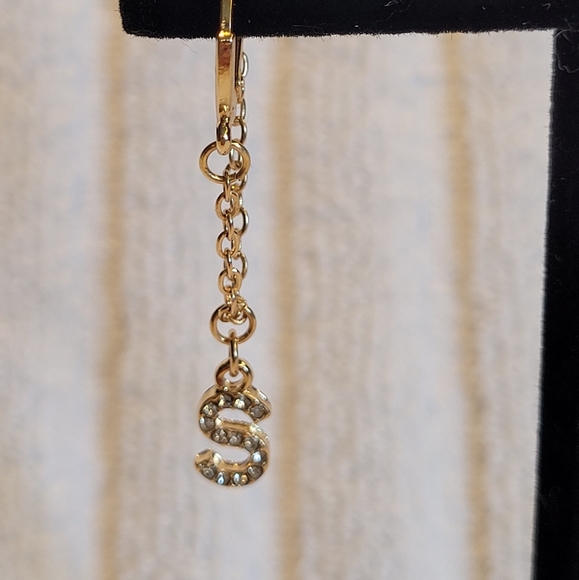Steve Madden Women's Chain and Casted Stone "S" Letter Initial Earrings … - Picture 2 of 4